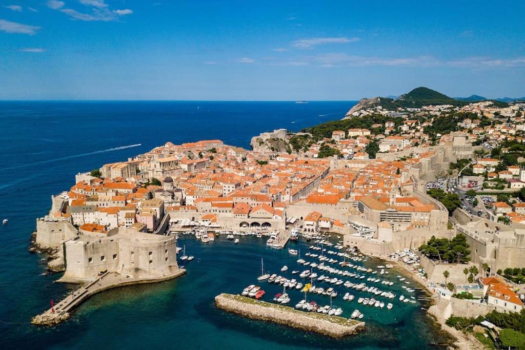 New Modern Accommodation In City Metkovic Bagian luar foto